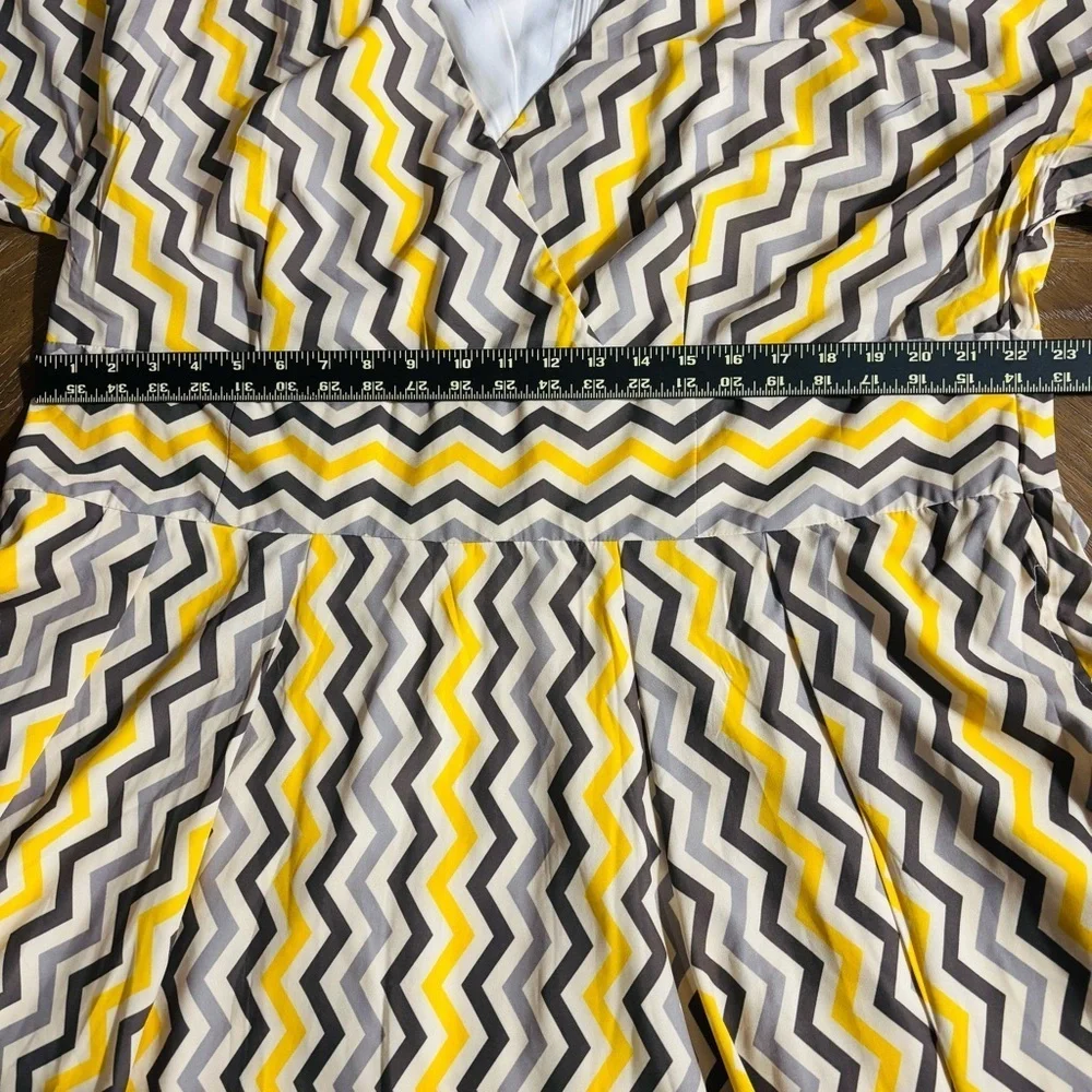 Chevron print‎ crepe banded empire dress